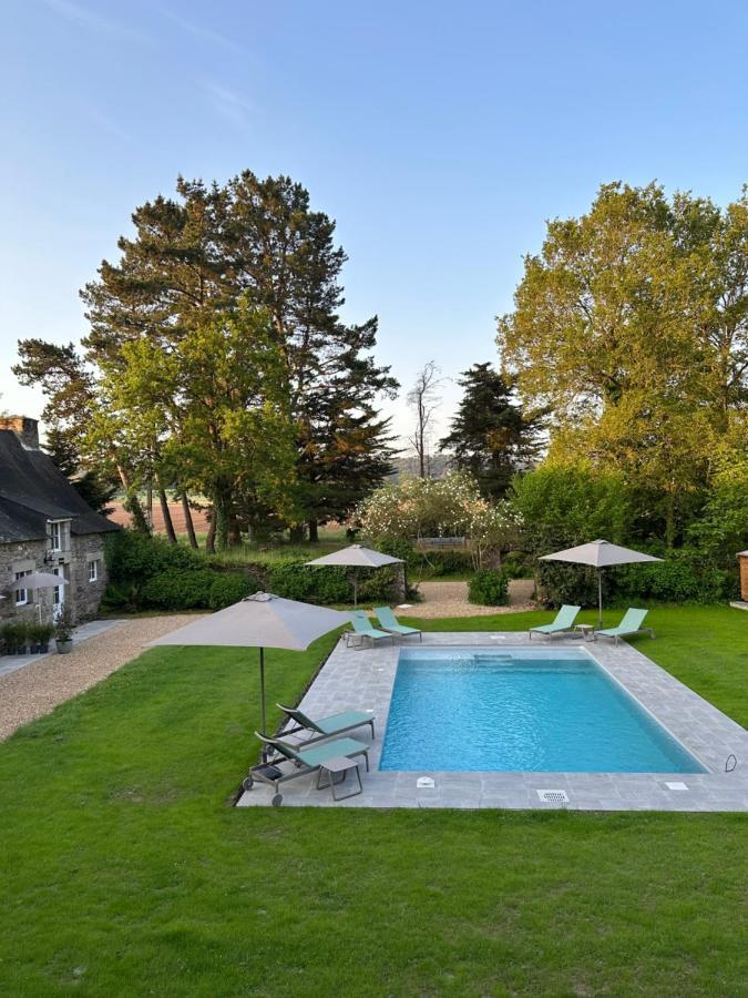 Manoir Du Vau D Arz Gites Et Chambres D Hotes Avec Piscine Malansac Екстер'єр фото